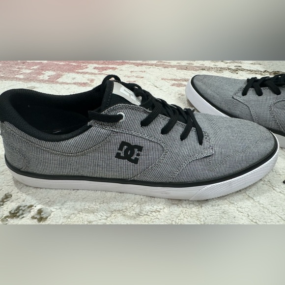 DC NYJAH Classic Skateboard Shoes - Picture 3 of 6